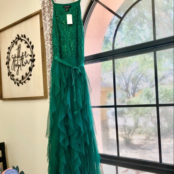 Candalite Dresses & Skirts - New Long Tulle Dress💚 👗